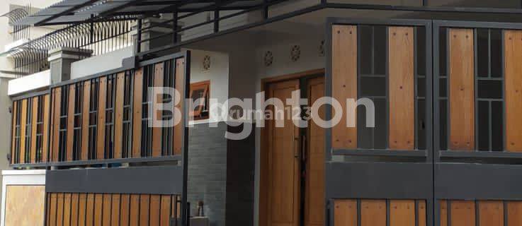 RUMAH HOOK 2 LANTAI DI PUSAT KOTA SOLO DEKAT DENGAN GRAND MALL SOLO DEKAT DEKAT JALAN UTAMA KOTA SOLO JL SLAMET RIYADI READY SIAP HUNI 1