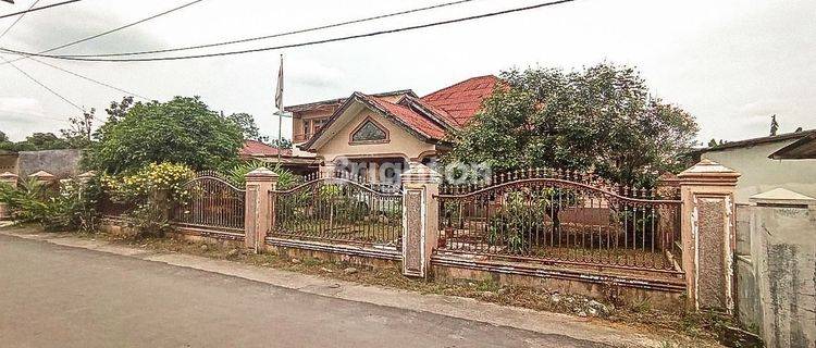 RUMAH DENGAN HALAMAN LUAS DAERAH JOHOR 1