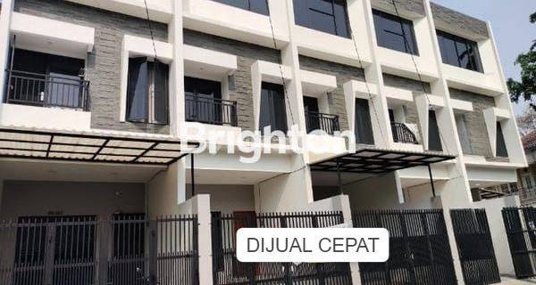 RUMAH BARU 3 LANTAI SIAP HUNI DURI KEPA TAMAN RATU DEKAT TANJUNG DUREN GREEN VILLE JAKARTA BARAT 1