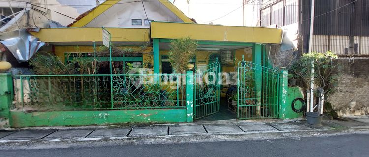 RUMAH BANGUNAN LAMA BENDUNGAN HILIR TANAH ABANH JAKARTA PUSAT 1