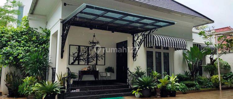 Rumah Bangunan Bagus di Menteng, Jakarta Pusat 1