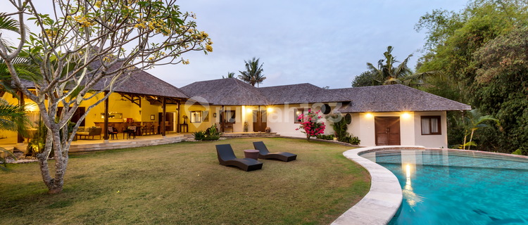 House , very amazing, captivating, and unique in the Nyanyi area 1