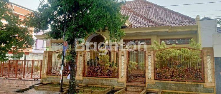 Rumah mewah di jl. Raya Danau Kerinci Malang 1