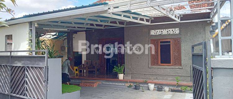 RUMAH CANTIK HALAMAN DEPAN LUAS COCOK BUAT BARBEKYU 1