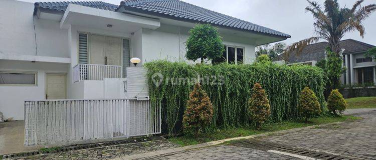 Rumah Full Furnish Posisi Hoek Bebas Banjir Candi Golf Semarang 1