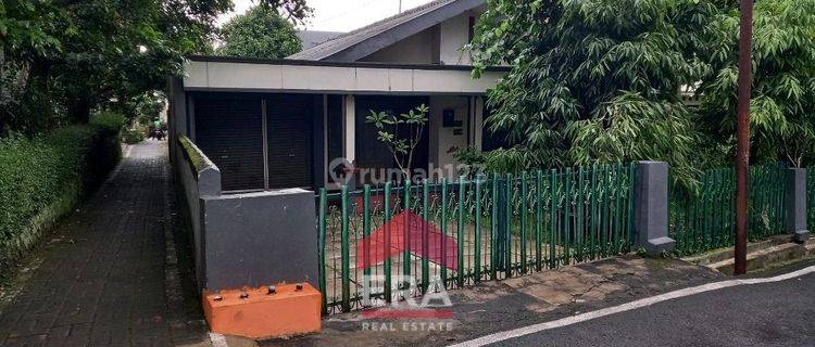 Rumah asri dengan halaman luas 1