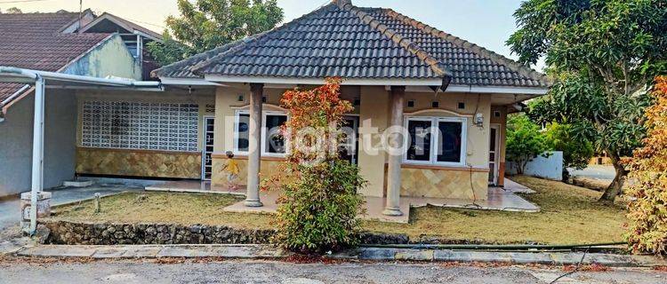 Hunian Villa dihook di perumahan Regency 1