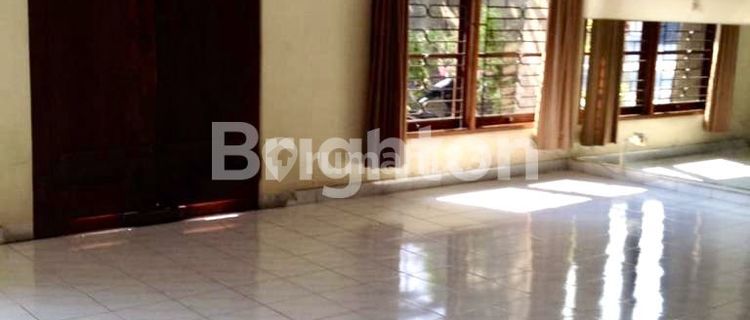 Homes or business premises or offices are busy locations in Renon 1