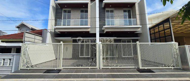 Rumah Manyar Kertoadi NEW, MINIMALIS, ROW 3 MOBIL 1