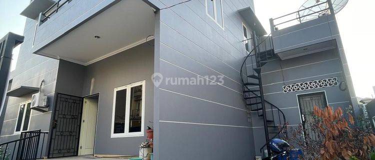 Chandra rumah 3 lantai uk 12x15m di komplek taman ratu kebun jeruk 1