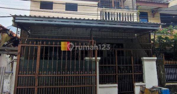 Rumah 2 Lantai Nyaman di Tomang Jakarta Barat 1