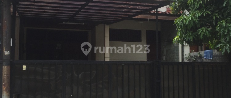 Ready-to-occupy House in Pinang Nikel Area, Pondok Indah 1