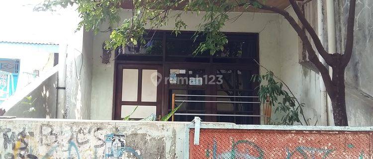 Rumah Sederhana di Jakarta Pusat,Akses strategis! 1