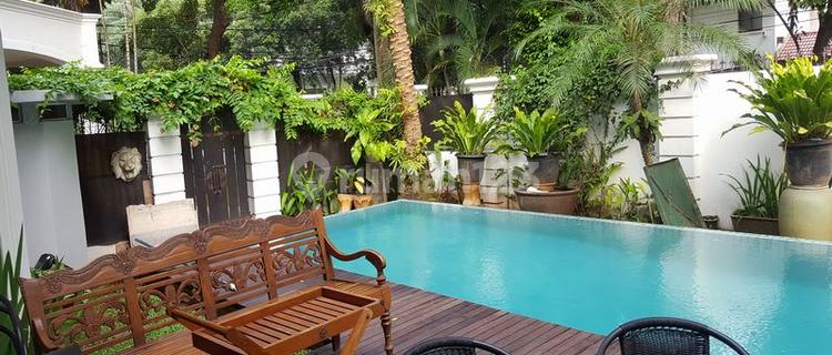 House in Sriwijaya, Kebayoran Baru. Luxurious, rare area. Suitable for an Embassy Residence. 1