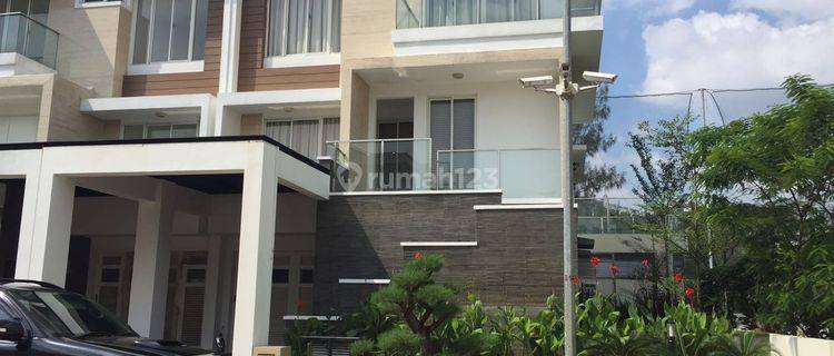 DISEWAKAN Rumah Cantik / townhouse view golf di Golf Residences Kemayoran 1