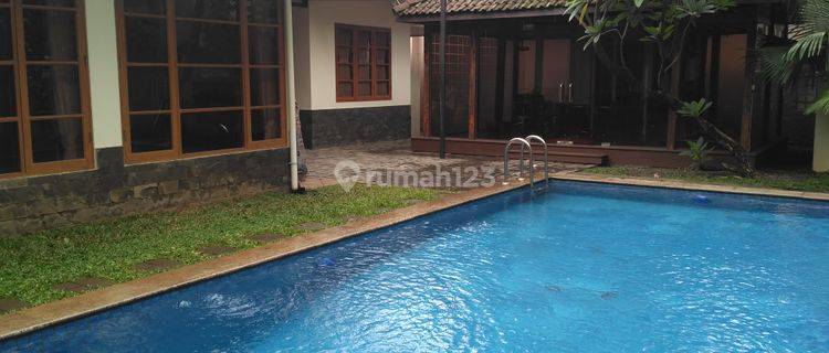 House @ Kebayoran Baru. Size 900/600 m2. Close to Senopati SCBD. Quite. Pool Available 1