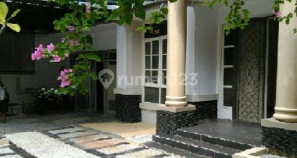 Rumah siap pakai di Graha Padma dekat Sekolah Karangturi 1