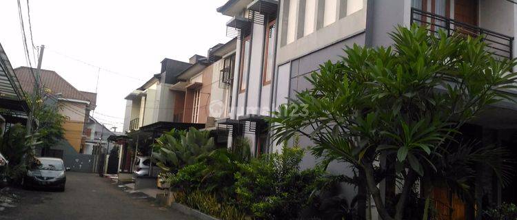 Rumah Baru Dalam Cluster Akses Dewi Sartika Dan Cawang 1