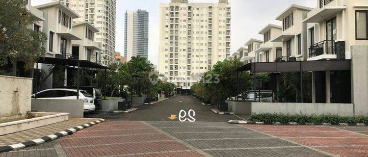 Turun Harga, Rumah Cantik Dalam Town House Di Thamrin City 1