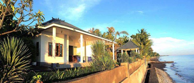 Beautiful villa facing the sea at Villa Dunia Beach Bali 1