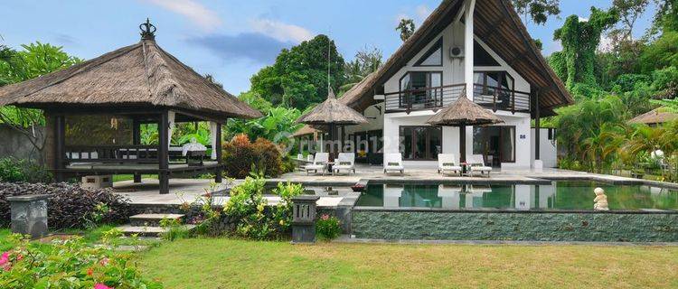 Villa cantik menghadap laut di lovina bali 1