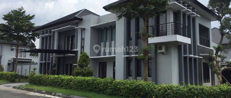 Rumah Mewah Ada Kolam Renang Pribadi dlm Perumahan Elit The Paradise Jalan Palagan 1