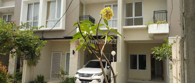 Rumah 2 Lantai Full Furnished Kpr 0 Di Town House Tenang Bebas Banjir 1