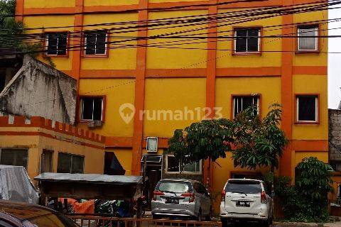 Rumah Kost samping Gajah Mada Plaza, 5 Lantai LT 316 M2,, 28 kamar, dibawah harga pasaran, Akses jalan 3 Mobil 1