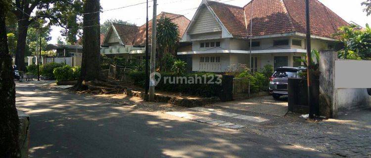 PALING MURAH RUMAH ORISINIL BANGUNAN BELANDA BISA UNTUK USAHA TANGKUBAN PERAHU MALANG  1