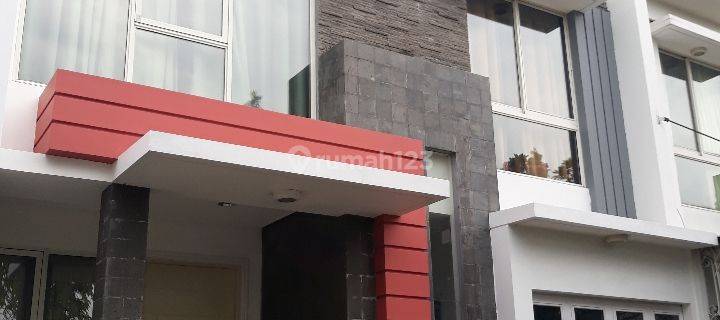 Townhouse cantik dekat dr Gelora Bung Karno (GBK) 1