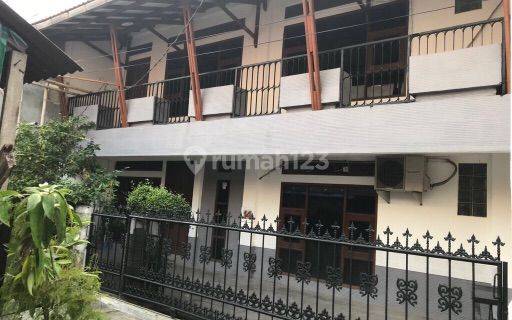 Rumah Kontrakan 2 Lantai Sudah Renovasi Semi Furnished Sertifikat Hak Milik di Jakarta Pusat 1