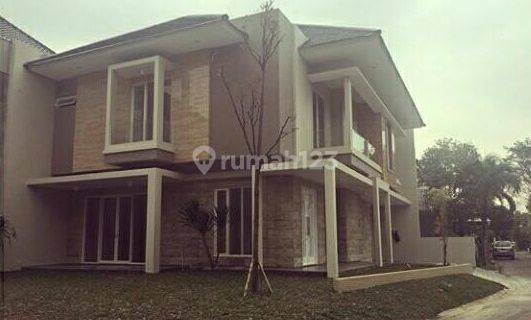 Rumah bangunan baru sangat mewah di Villa Taman Gapura, Citraland, Surabaya 1