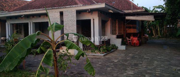 rumah kolonial luas 1268 meter di serengan,solo 1