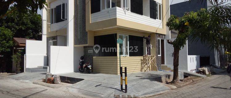 Rumah 2 lantai paling KEREN se-JAPOS, 3 KT DOUBLE 1