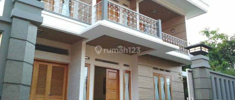 Rumah Mewah Baru Tengah Kota Full Furnished 1