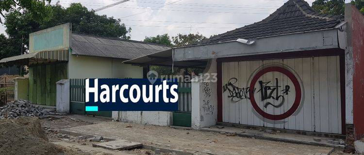 Rumah Pinggir Jalan Adi Sucipto Jajar Laweyan Solo 1