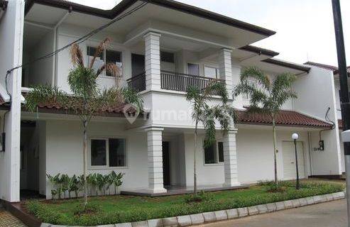 Rumah Bagus dan Terawat di Jl. Kemang Timur V, Jakarta Selatan ST-R347 1