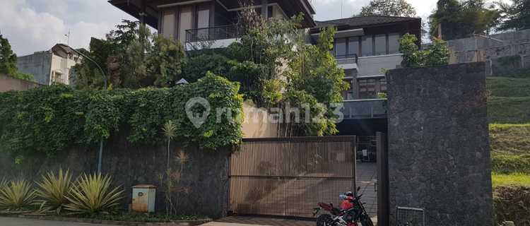 Luxury Home in Setra Duta Hegar Complex 1