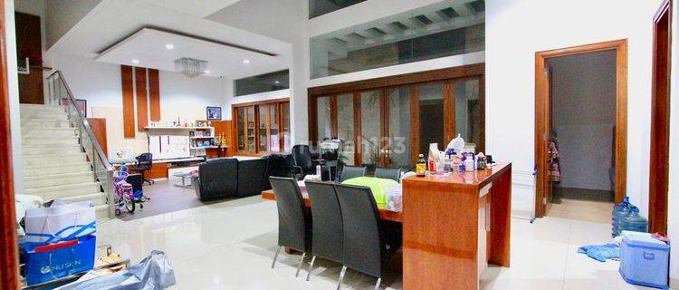 Bangunan rumah kantor cafe di bandung tengah 1