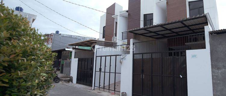 Rumah keren 2 lantai hadap Timur Bercahaya,  3 KT Dobel 1