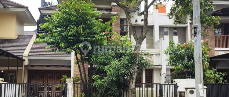 Dijual Rumah Antik Siap Huni di Water Garden, Grand Wisata, Bekasi 1