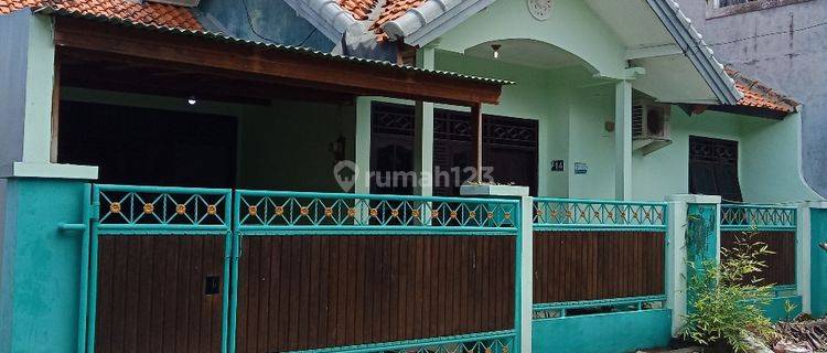 Comfortable house with a strategic location at Jimbaran 1