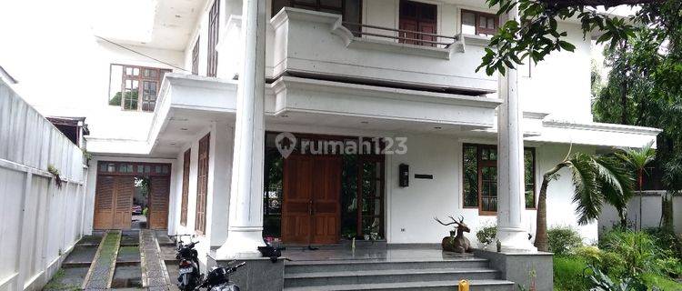 rumah mewah lahan luas megah di kartasura pinggir jalan 1