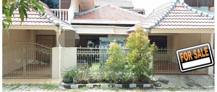 Rumah second hadap utara ada banyak kamar di Rungkut Menanggal, Surabaya 1