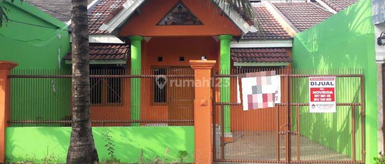 Rumah rapi dan siap huni di Taman Royal 1, Tangerang 1