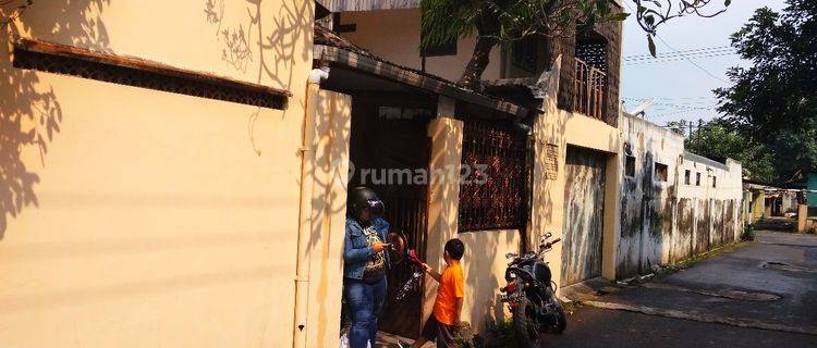 rumah second di tengah kota solo dekat  jalan slamet riyadi 1