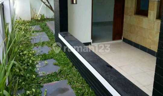 House For Quick Sale, ready to occupy in Bintaro Jaya Sector 9. 1