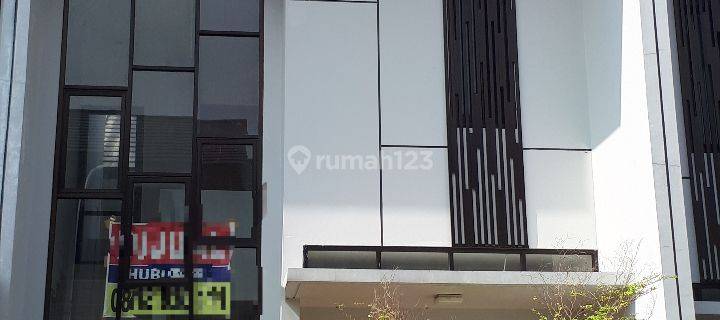 Rumah baru 2 lantai dgn Row jalan yg lebar di perbatasan jakarta banten. Harga tetjangkau 1