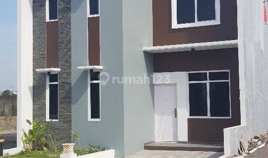 Rumah baru 2lantai cluster di colomadu, dekat pintu tol klodran.. 1