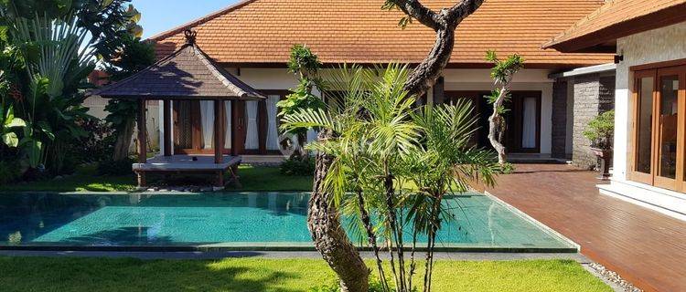 Luxury Big Villa di Sanur denganLokasi Tenang, Nyaman dan Aman berada di kawasan pariwisata premium di Sanur yang dekat ke pantai, Restaurant2 ternama dan Hotel2 berbintang hanya dengan 7 menit menggunakan kendaraan ke Pantai2 di Sanur. 1